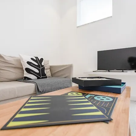 شقة Alcantara Charm 3br